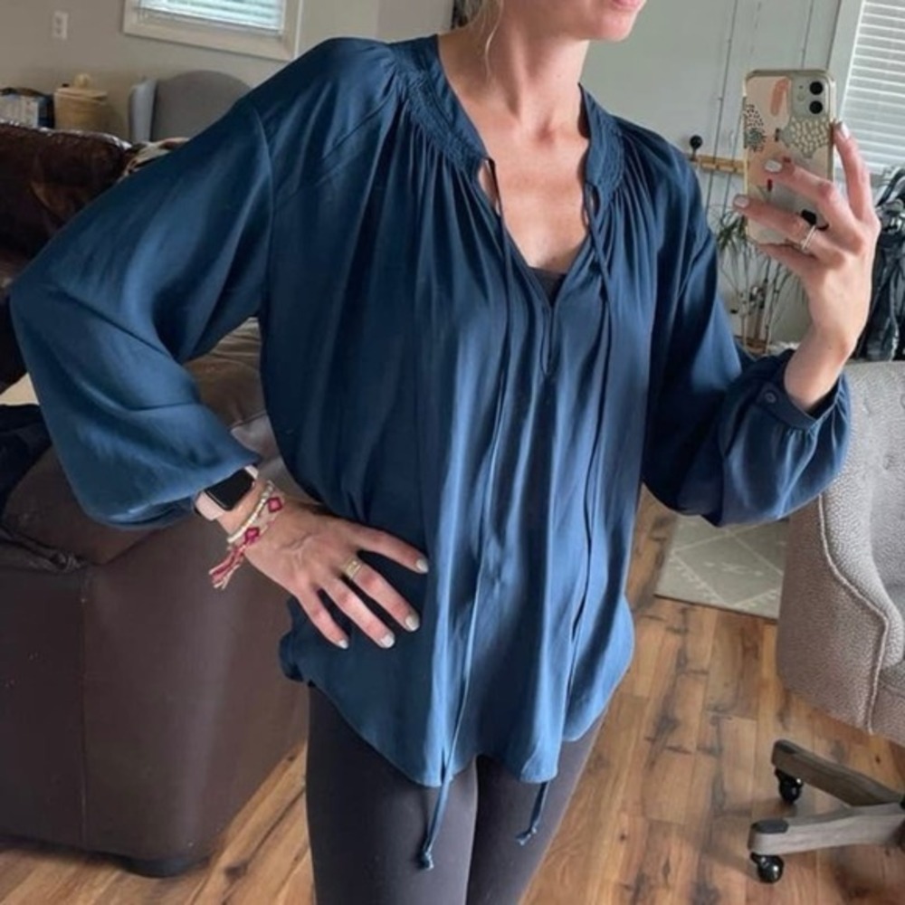 Astr The Label Lightweight Flowy long sleeve tie front Blue blouse